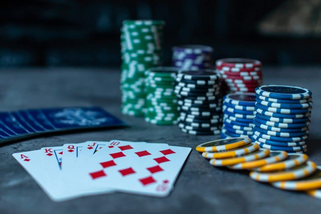 德州撲克玩家必讀：遊戲規則、排型和技巧解說，教你一步步成為撲克高手｜T9娛樂城